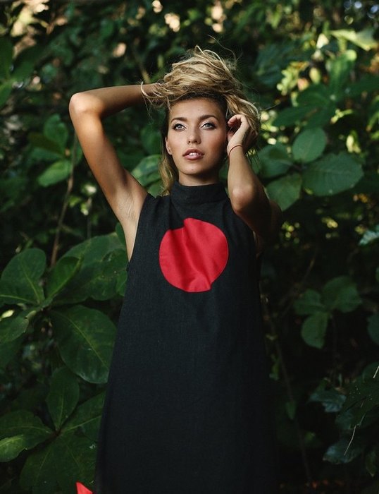 Регина выпустила коллекцию одежды для путешествий 