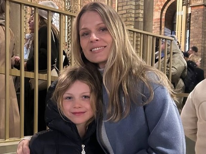 Фреймут із 8-річною дочкою засвітилася на концерті хору «Гомін» у Лондоні