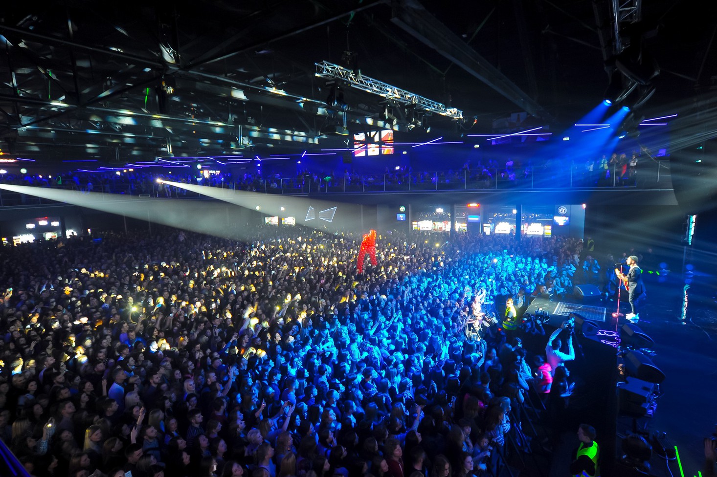 "Эндорфины пошли": весь Киев "закружило" на концерте MONATIK в Stereoplaza