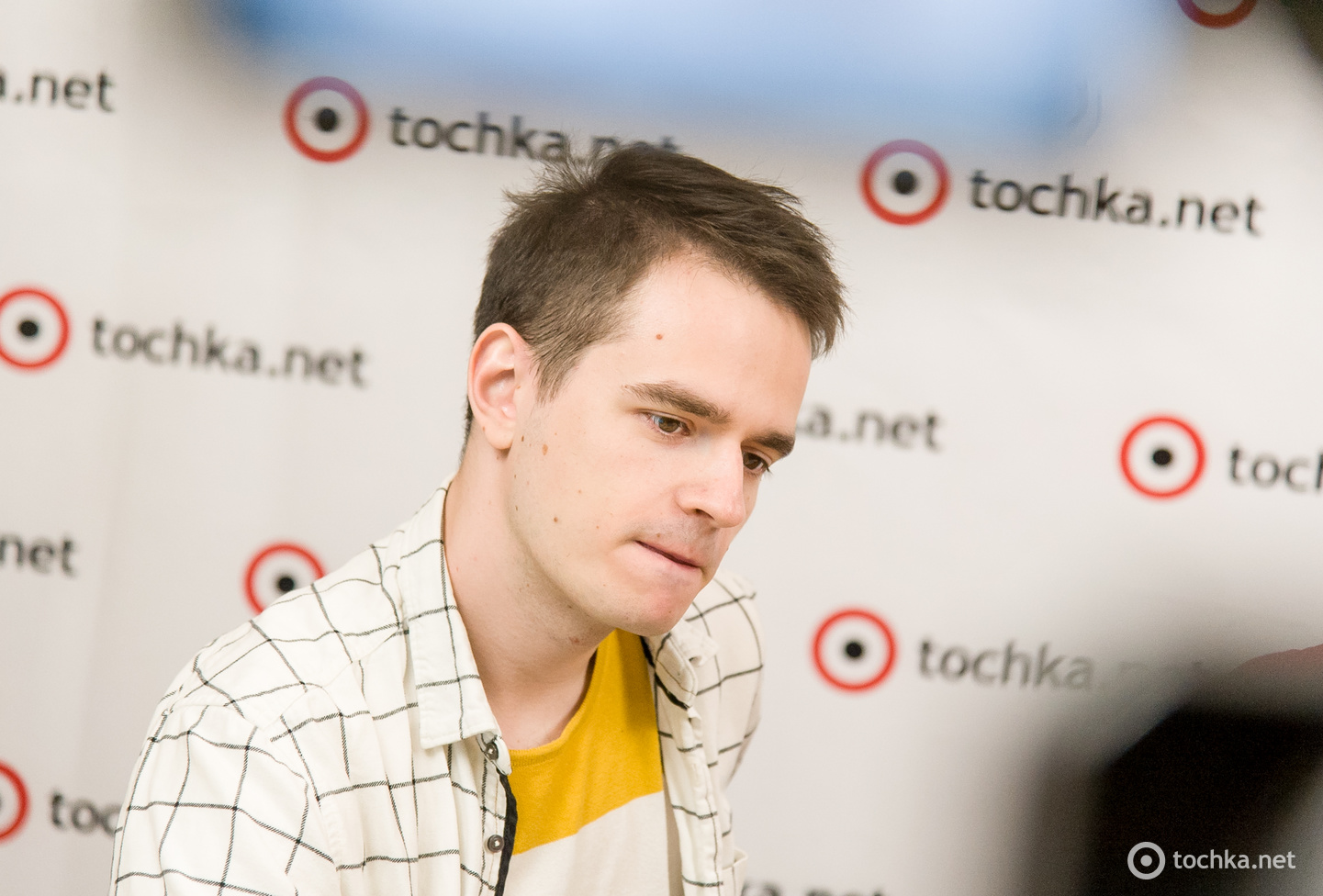 Brunettes Shoot Blondes