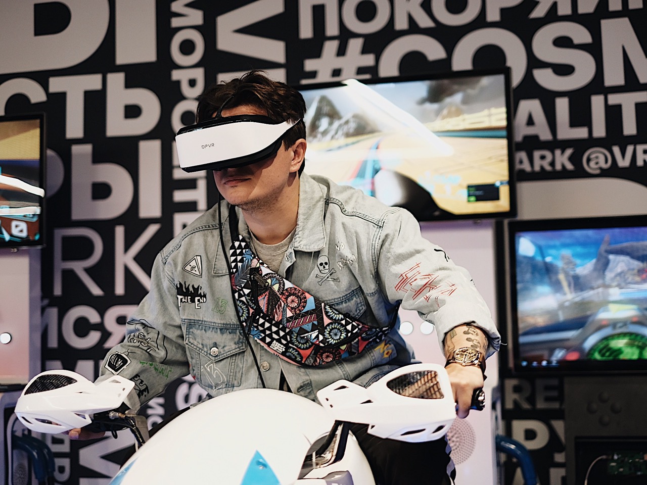 В Киеве прошла селебритиз-презентация игры RevolVR "Дикий запад"