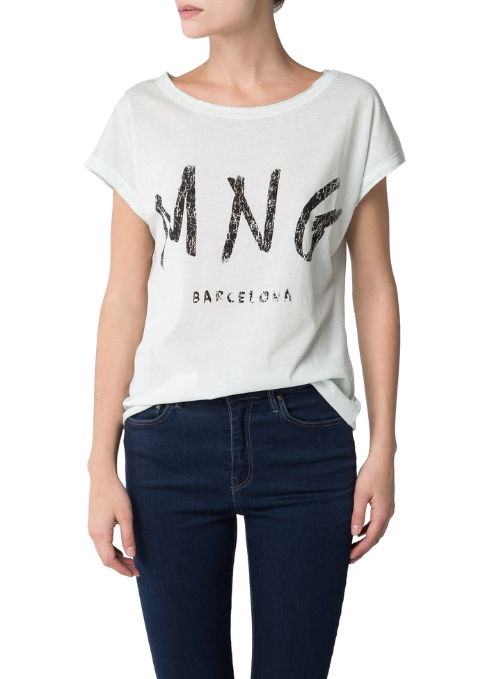 Що носити навесні: футболка з написами