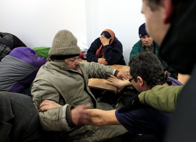 Замерзшие бездомные в Украине