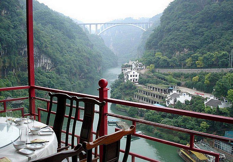 10 самых оригинальных ресторанов мира: Fangweng Restaurant. Ичан, Китай