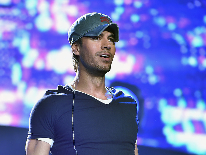 Енріке Іглесіас показав усіх чотирьох дітей на одному фото