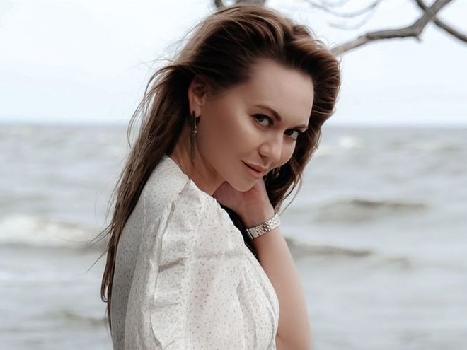 Саліванчук знялася в білому бікіні та розсекретила, кому і за що вдячна