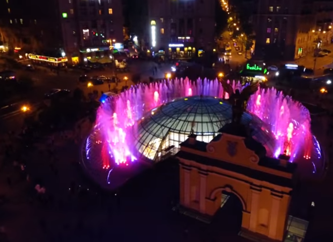 Фонтани на Майдані Незалежності з висоти пташиного польоту (дивись круте відео)