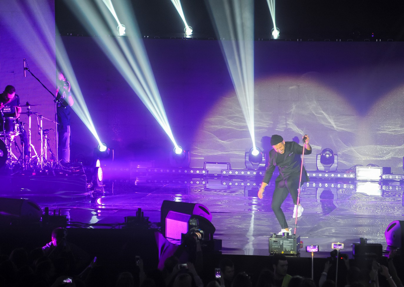 "Эндорфины пошли": весь Киев "закружило" на концерте MONATIK в Stereoplaza