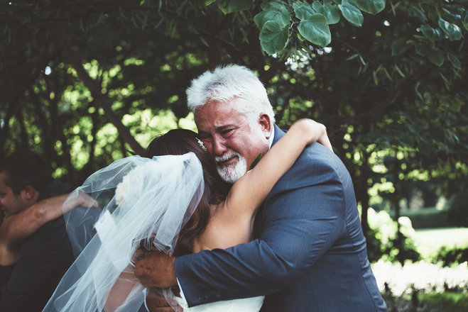 Невероятно трогательные свадебные снимки. Отцы и дочери