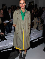 Как и с чем носить женский тренч