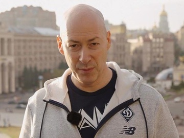 Гордон показав себе з густим волоссям у 17-річному віці