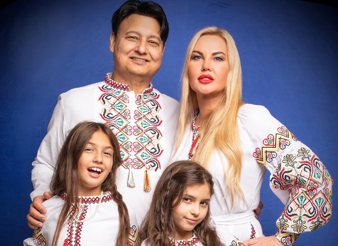 Співачка Камалія із сім'єю