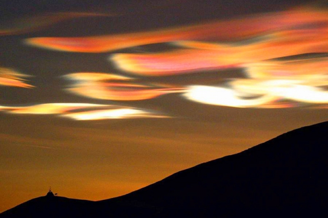 Что нужно увидеть зимой: Перламутровые облака в Клондайке