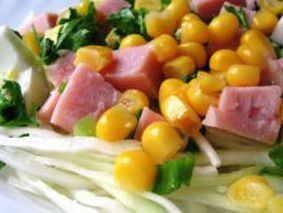 Салат капуста с ветчиной