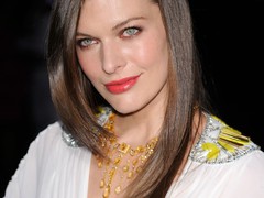 Милла Йовович создает сумки Tommy Hilfiger