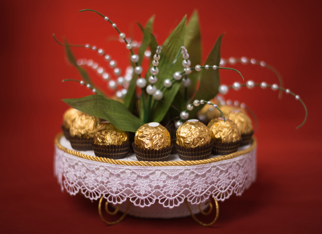Сладкие и оригинальные подарки на День Валентина - букеты из конфет