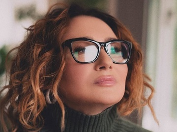 «Буремні 90-ті»: Мозгова показала себе у 18-річному віці