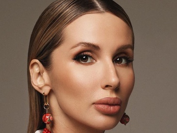 Лобода виклала світлину у вишиванці з патріотичним підписом