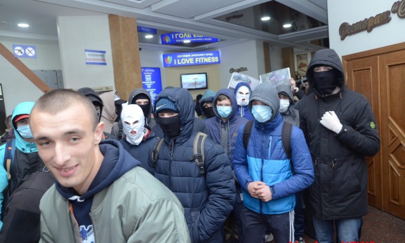 Офіційно: в Хмельницькому протестувальники зірвали концерт Потапа і Насті