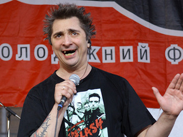 ТОЛ раздает автографы