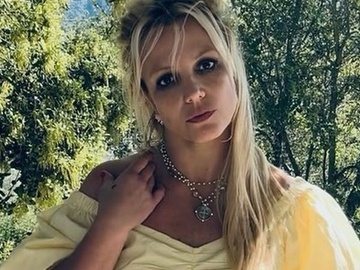 Брітні Спірс показала учасника Холостячки й розповіла про бажання мати вдома сауну