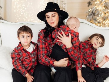 «Безумовна любов»: Джамала похвалилася новою фотосесією з чоловіком та трьома синами