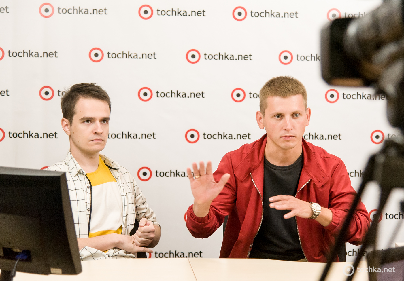 Brunettes Shoot Blondes