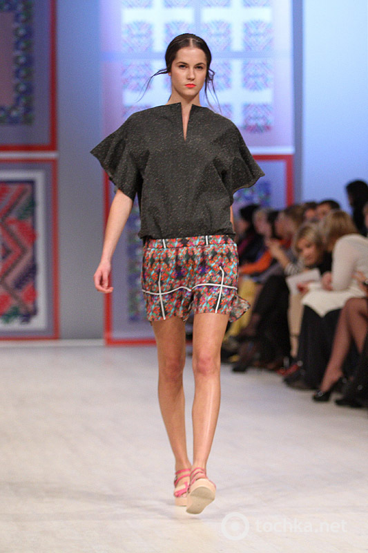 Показ POUSTOVIT 