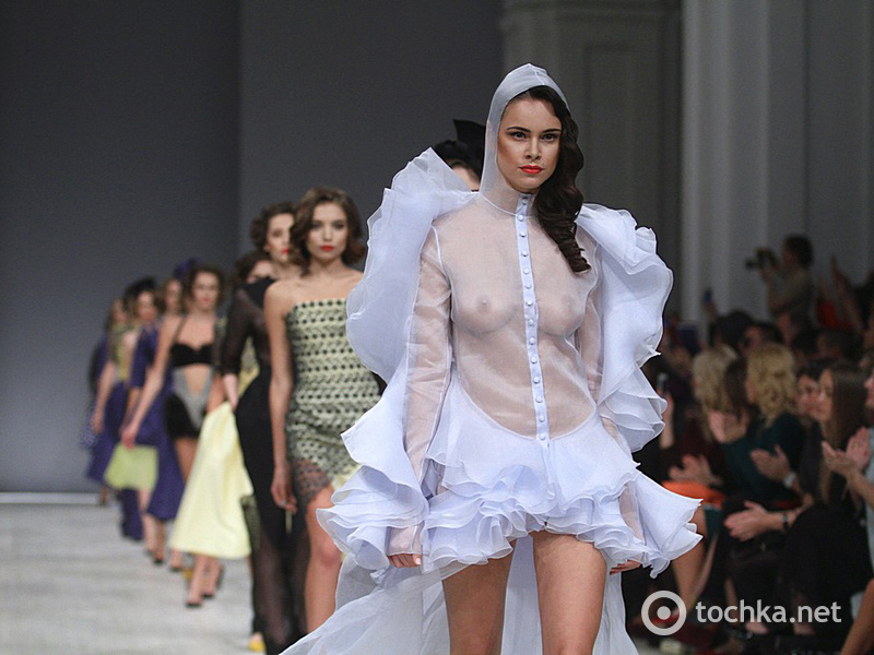 показ ANOUKI BICHOLLA