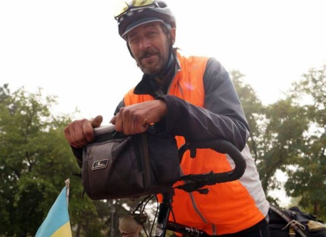 Український пенсіонер проїхав 17 країн на саморобному велосипеді