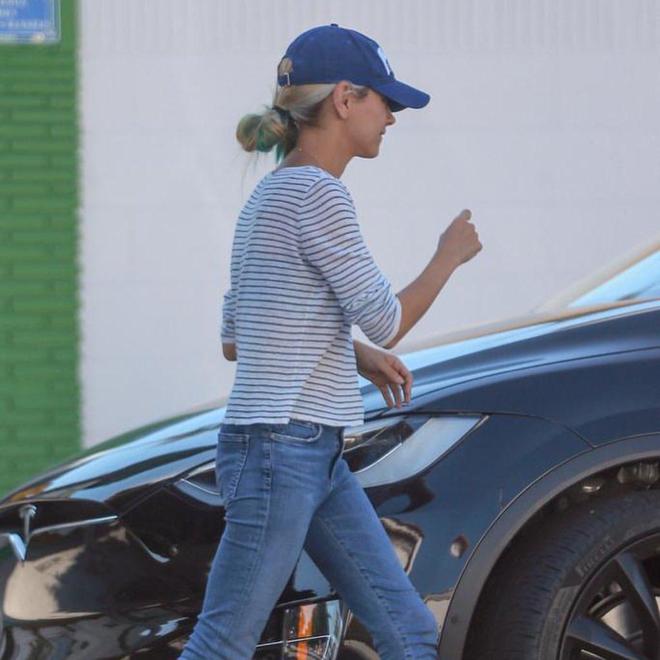 Мила Кунис покрасилась в блонд