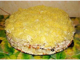 Cлоеный салатик с копченной курицей