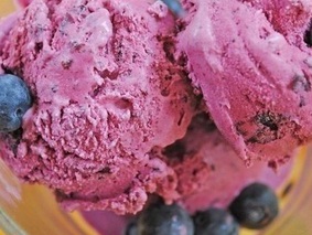 Черничное мороженое из сметаны