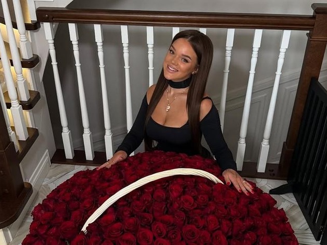 Блогерка Верба зробила підтяжку грудей через 8 місяців після пологів