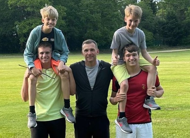 Зірка «Володаря перстнів» Лів Тайлер поділилася рідкісними фото трьох дітей