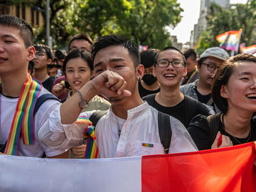 Первые в Азии: Тайвань узаконил однополые браки