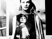 Феміністичні футболки від Prada