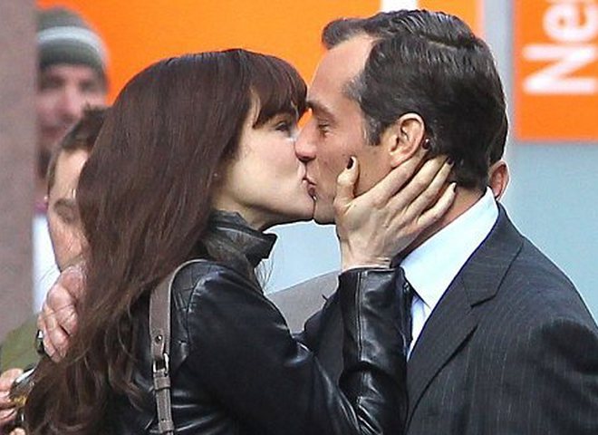 Джуда Лоу опять застукали с новой любовницей