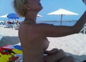 Лера Кудрявцева засмагає топлес на пляжі 