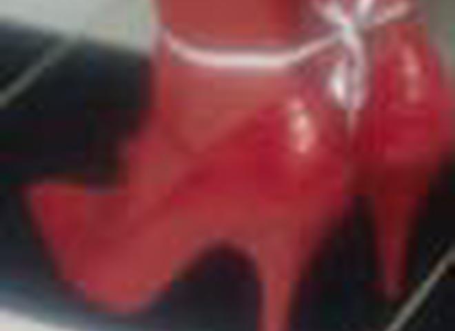 На высоком каблуке женщины выглядят модно