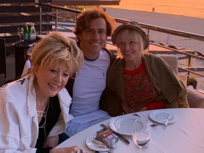 Вайкуле пояснила, навіщо прес-секретар Путіна цілував руки Пугачової на похороні Юдашкіна