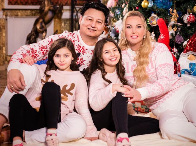 Камалія з родиною