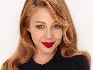 "На виріст узяла": Кароль без бра в оверсайз-костюмі розповіла про боротьбу зі страхом