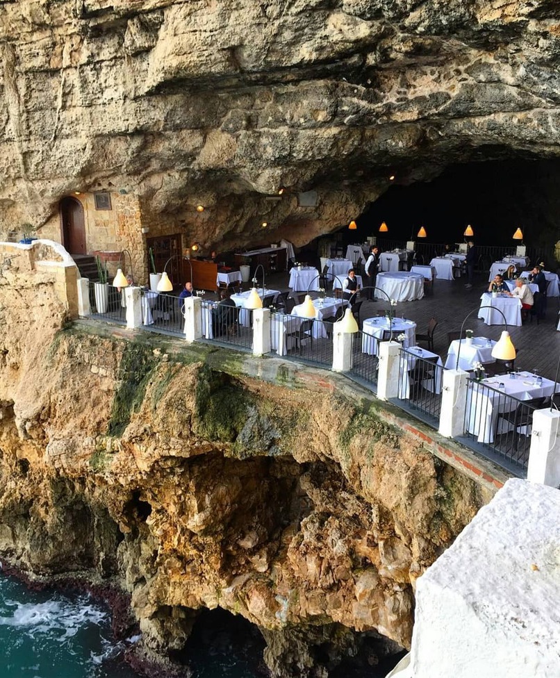 10 самых оригинальных ресторанов мира: Grotta Palazzese. Полиньяно-а-Маре, Италия