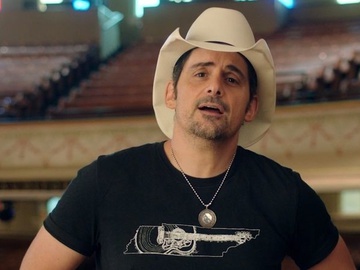 Володар «Греммі» Бред Пейслі виконав «Червону руту» на вулицях Києва — відео