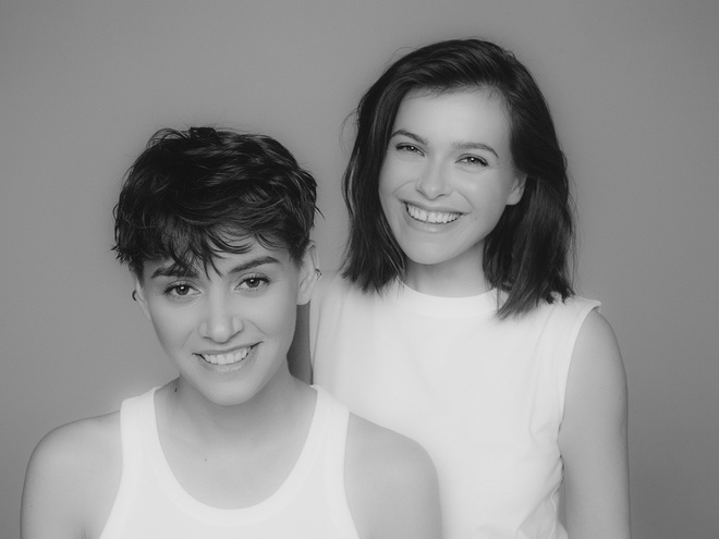 Эмма М и Елена Темникова накрывают "Нереальной любовью"