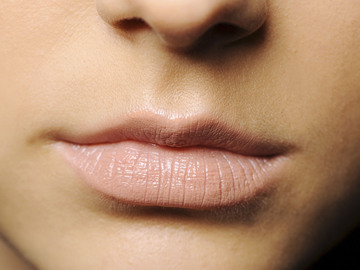 как увеличить губы с помощью макияжа фото