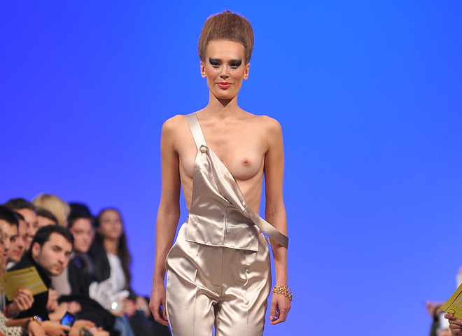 «Голые» платья — тренд недели моды в Милане. Как и почему он появился именно сейчас