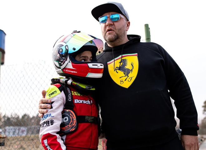 Егор Крутоголов с сыном