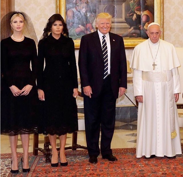 Образ Мелании Трамп на встрече с Папой